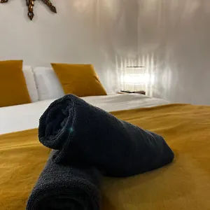 Bed & Breakfast Cocoon Gallery, Parijs