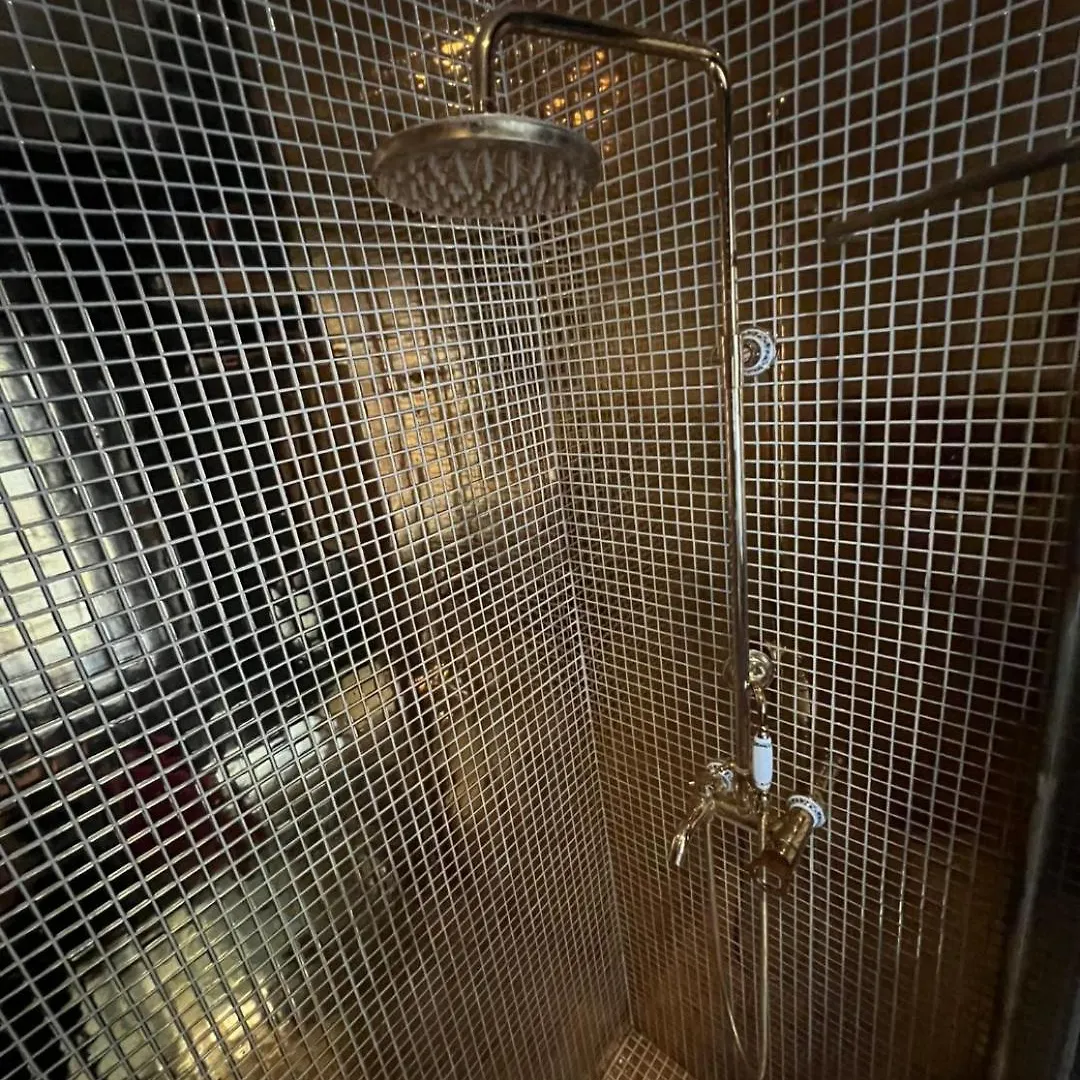 Room S - Louvre Museum - Shared Bathroom With Host París 0*,